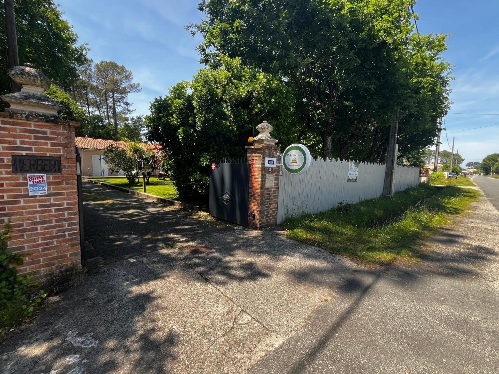 Villa Herbert, Chambres D'Hotes Et Gite Andernos-les-Bains Exteriör bild